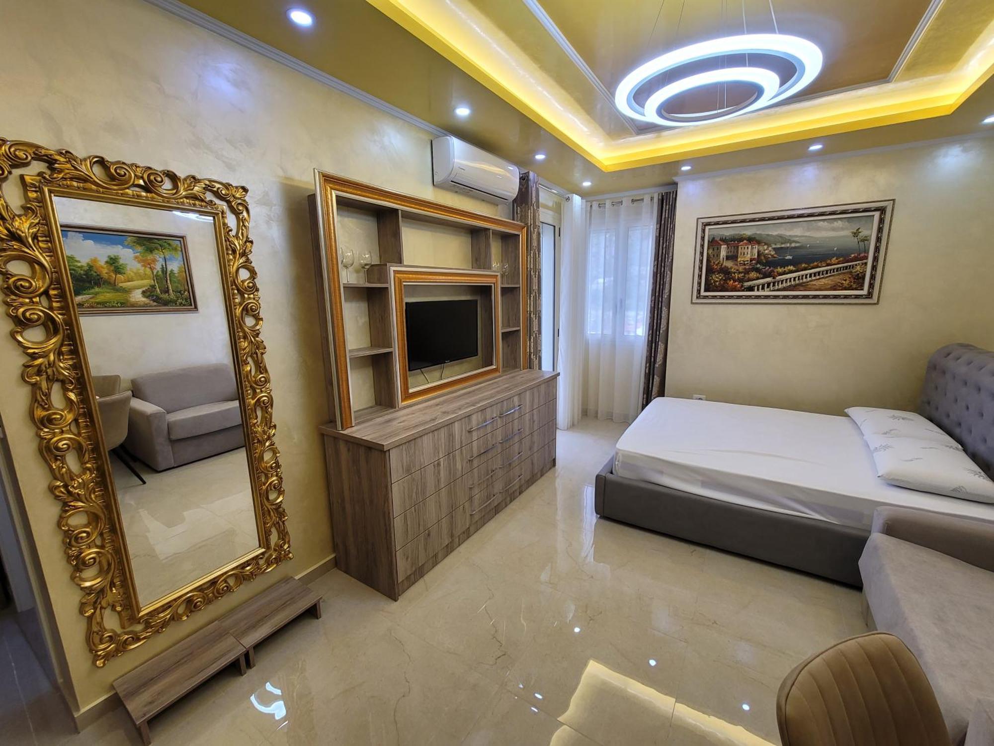 Newborn Lungomare Apartament Wlora